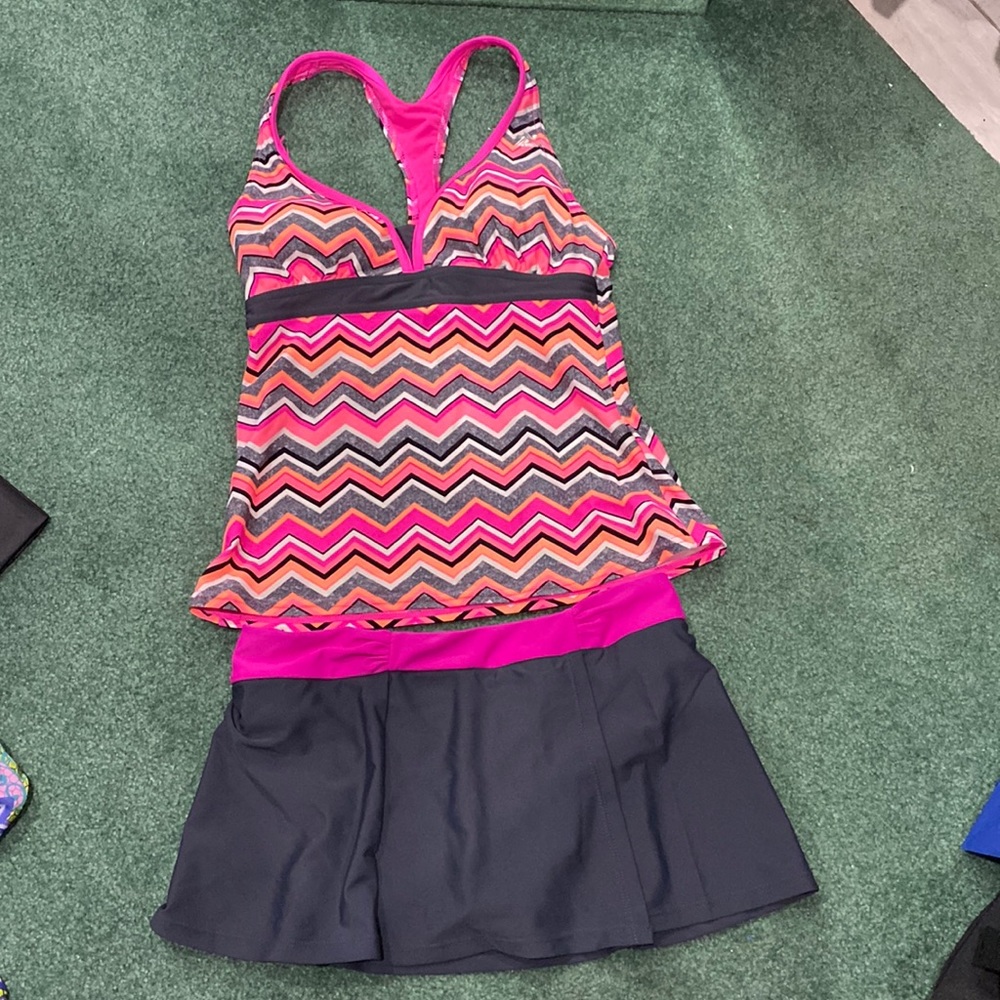 Tankini Swim suit by Free Country. Size small (4/6).